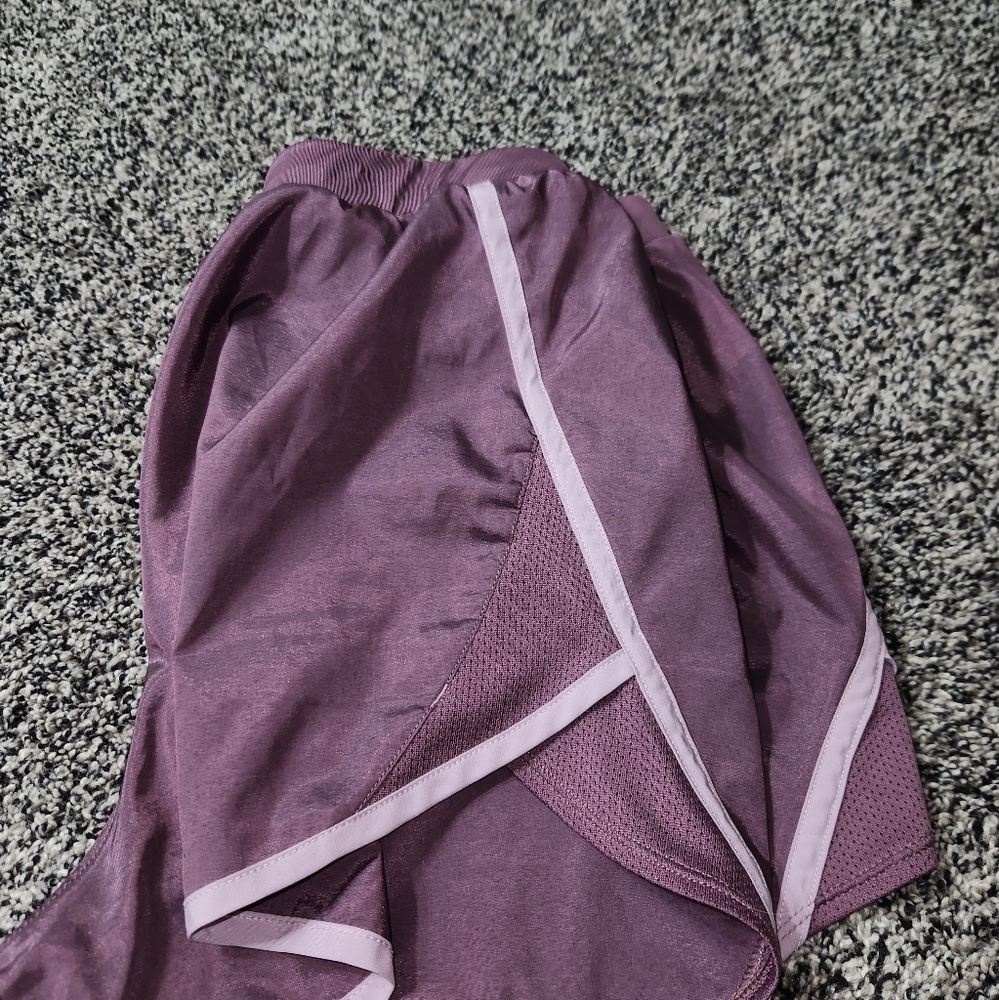 under armour fly‎ by shorts Size Medium Loose Purple Metallic Inside Liner Nwot - Picture 8 of 9